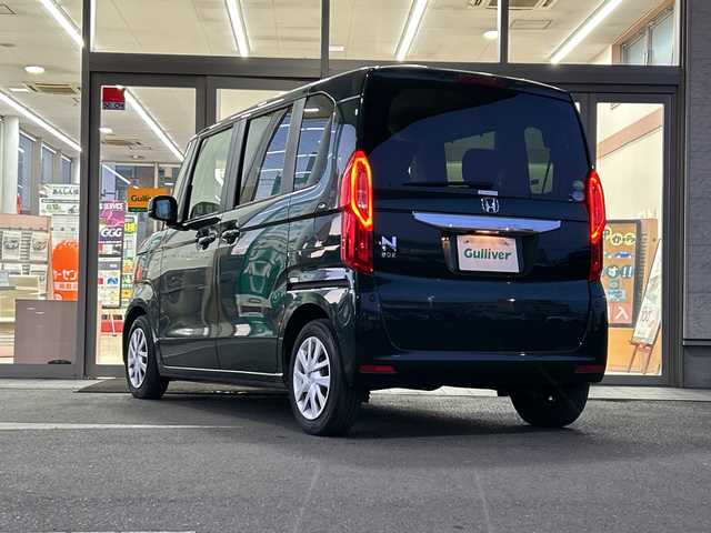 ホンダ Ｎ ＢＯＸ G L ホンダセンシング 埼玉県 2020(令2)年 4.3万km ブリティッシュグリーンP 自店落札用の為発注不可/ワンオーナー/ホンダセンシング/ ・衝突軽減ブレーキ（CMBS）/ ・誤発進抑制機能（前方・後方）/ ・歩行者事故低減ステアリング/ ・路外逸脱抑制機能/ ・渋滞追従機能付アダプティブクルーズコントロール（ACC）/ ・車線維持支援システム（LKAS）/ ・先行車発進お知らせ機能/ ・標識認識機能/ ・オートハイビーム/純正メモリーナビゲーション/AM/FM/CD/バックカメラ/純正ドライブレコーダー(前方)/左側パワースライドドア/スペアキー１ヶ/保証書/取扱説明書
