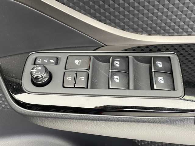 トヨタ Ｃ－ＨＲ G モード ネロ 千葉県 2019(平31)年 3.5万km ブラックマイカ ・純正SDナビ/・フルセグテレビ（走行中視聴可能）/・ナビ連動ドラレコ/・バック・フロントカメラ/・レーダークルーズコントロール/・プッシュスタート/・ビルトインETC/・AM/FM/CD/DVD/TV/HDMI/USB/・前後コーナーセンサー/・レーンキープアシスト/・衝突軽減システム/・BSM/・ブラインドスポットモニター/・霜取りウォッシャー/・D+N席シートヒーター