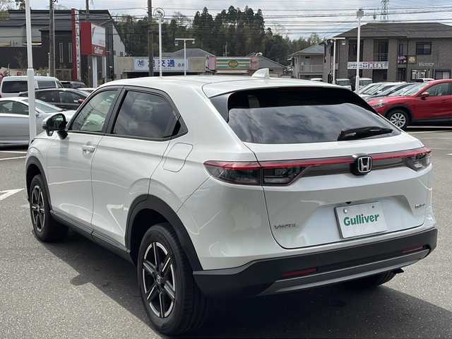 ホンダ ヴェゼル ハイブリッド e:HEV X 鹿児島県 2022(令4)年 3.3万km プラチナホワイトパール 純正ナビ/Bluetooth/TV/AM/FM/車内Wi-Fi/フルセグ/クルーズコントロール/ACC/LKAS/路外逸脱抑制機能/コーナーセンサー/ETC/バックカメラ/横滑り防止装置/純正フロアマット/純正AW16インチ