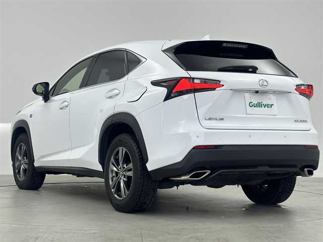 レクサス ＮＸ 200t Fスポーツ 愛知県 2016(平28)年 3.9万km ホワイトノーヴァガラスフレーク パノラマガラスルーフ　/純正ナビ　/（フルセグ／　ＢＴ／ＣＤ／ＤＶＤ）/レーダークルーズコントロール　/パドルシフト　/バックモニター　/コーナーセンサー/システム衝突軽減　/レザーシート（ブラック×レッド）　/前席パワーシート　/運転席メモリーシート　/前席シートヒーター/前席エアーシート/パワーイージーアクセスシステム/ステアリングヒーター/ドライブレコーダー/ETC/純正AW