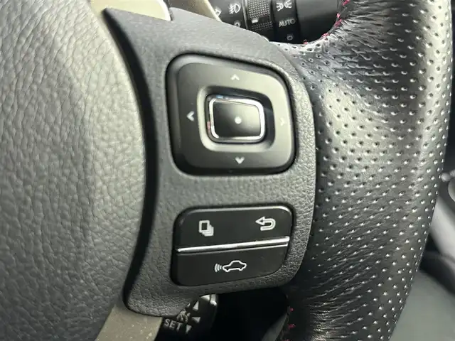 レクサス ＮＸ 200t Fスポーツ 愛知県 2016(平28)年 3.9万km ホワイトノーヴァガラスフレーク パノラマガラスルーフ　/純正ナビ　/（フルセグ／　ＢＴ／ＣＤ／ＤＶＤ）/レーダークルーズコントロール　/パドルシフト　/バックモニター　/コーナーセンサー/システム衝突軽減　/レザーシート（ブラック×レッド）　/前席パワーシート　/運転席メモリーシート　/前席シートヒーター/前席エアーシート/パワーイージーアクセスシステム/ステアリングヒーター/ドライブレコーダー/ETC/純正AW