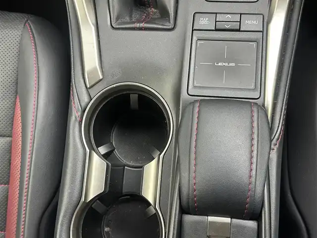 レクサス ＮＸ 200t Fスポーツ 愛知県 2016(平28)年 3.9万km ホワイトノーヴァガラスフレーク パノラマガラスルーフ　/純正ナビ　/（フルセグ／　ＢＴ／ＣＤ／ＤＶＤ）/レーダークルーズコントロール　/パドルシフト　/バックモニター　/コーナーセンサー/システム衝突軽減　/レザーシート（ブラック×レッド）　/前席パワーシート　/運転席メモリーシート　/前席シートヒーター/前席エアーシート/パワーイージーアクセスシステム/ステアリングヒーター/ドライブレコーダー/ETC/純正AW