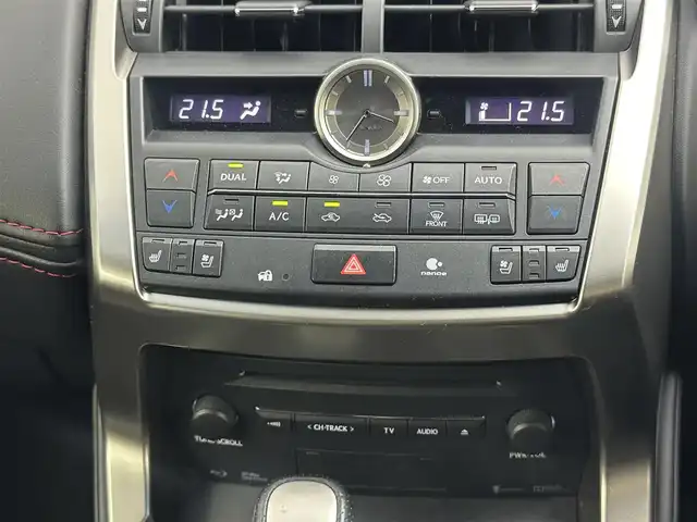 レクサス ＮＸ 200t Fスポーツ 愛知県 2016(平28)年 3.9万km ホワイトノーヴァガラスフレーク パノラマガラスルーフ　/純正ナビ　/（フルセグ／　ＢＴ／ＣＤ／ＤＶＤ）/レーダークルーズコントロール　/パドルシフト　/バックモニター　/コーナーセンサー/システム衝突軽減　/レザーシート（ブラック×レッド）　/前席パワーシート　/運転席メモリーシート　/前席シートヒーター/前席エアーシート/パワーイージーアクセスシステム/ステアリングヒーター/ドライブレコーダー/ETC/純正AW