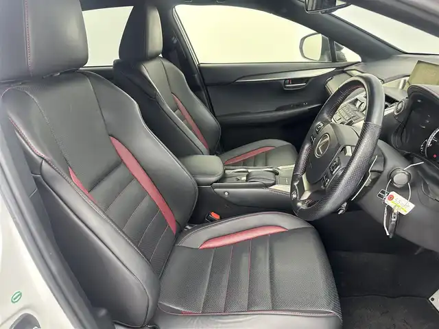 レクサス ＮＸ 200t Fスポーツ 愛知県 2016(平28)年 3.9万km ホワイトノーヴァガラスフレーク パノラマガラスルーフ　/純正ナビ　/（フルセグ／　ＢＴ／ＣＤ／ＤＶＤ）/レーダークルーズコントロール　/パドルシフト　/バックモニター　/コーナーセンサー/システム衝突軽減　/レザーシート（ブラック×レッド）　/前席パワーシート　/運転席メモリーシート　/前席シートヒーター/前席エアーシート/パワーイージーアクセスシステム/ステアリングヒーター/ドライブレコーダー/ETC/純正AW