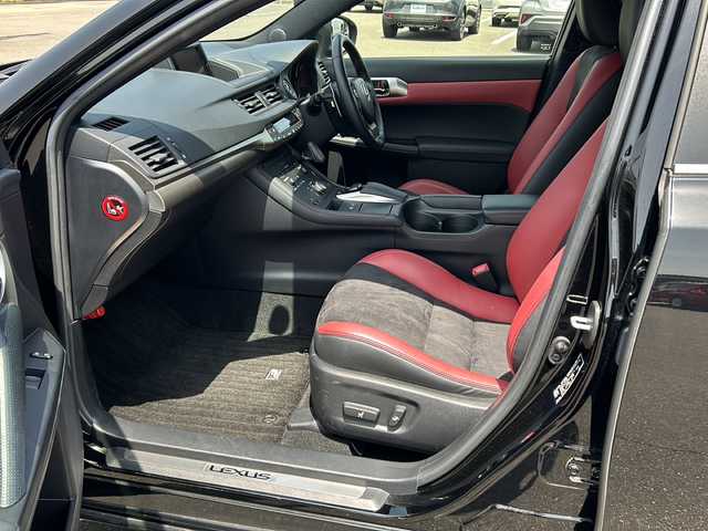 レクサス ＣＴ 200h Fスポーツ Xライン 福岡県 2015(平27)年 3.7万km ブラック サンルーフ/純正7インチSDナビ/【AM/FM/CD/DVD/Bluetooth/TV】/バックカメラ/前方純正ドライブレコーダー/ビルトインETC/電格ウィンカーミラー/クルーズコントロール/パドルシフト/ステアリングスイッチ/オートライト/横滑り防止装置/盗難防止装置/D/N席パワーシート/D/N席シートヒーター/純正フロアマット/純正17インチAW/ナビ取扱説明書