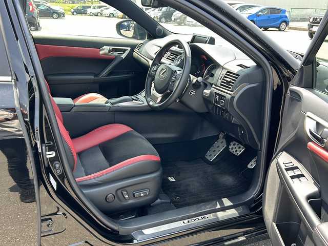 レクサス ＣＴ 200h Fスポーツ Xライン 福岡県 2015(平27)年 3.7万km ブラック サンルーフ/純正7インチSDナビ/【AM/FM/CD/DVD/Bluetooth/TV】/バックカメラ/前方純正ドライブレコーダー/ビルトインETC/電格ウィンカーミラー/クルーズコントロール/パドルシフト/ステアリングスイッチ/オートライト/横滑り防止装置/盗難防止装置/D/N席パワーシート/D/N席シートヒーター/純正フロアマット/純正17インチAW/ナビ取扱説明書