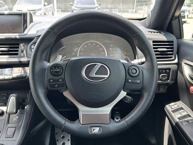 レクサス ＣＴ 200h Fスポーツ Xライン 福岡県 2015(平27)年 3.7万km ブラック サンルーフ/純正7インチSDナビ/【AM/FM/CD/DVD/Bluetooth/TV】/バックカメラ/前方純正ドライブレコーダー/ビルトインETC/電格ウィンカーミラー/クルーズコントロール/パドルシフト/ステアリングスイッチ/オートライト/横滑り防止装置/盗難防止装置/D/N席パワーシート/D/N席シートヒーター/純正フロアマット/純正17インチAW/ナビ取扱説明書