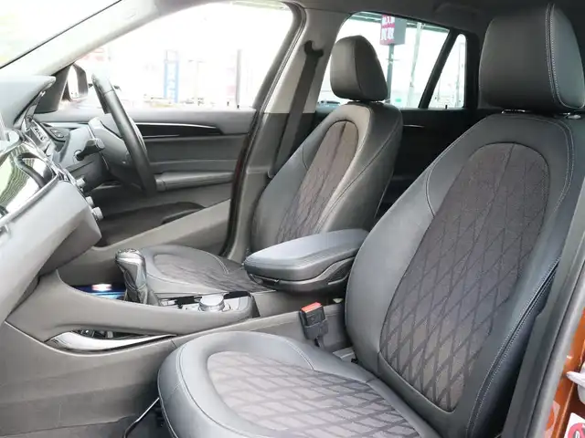 ＢＭＷ Ｘ１ xDrive 20i Xライン 宮城県 2016(平28)年 2.4万km 茶 純正ナビ【ＢＴ／ＣＤ／ＤＶＤ／ＡＵＸ】/ワンオーナー　/インテリジェントセーフティ　/バックカメラ　/パーキングアシスト/コーナーセンサー(前後)　/ルーフレール　/ハーフレザーシート　/ミラー一体型ＥＴＣ　/純正１８インチＡＷ　/ダウンヒルアシストコントロール/プッシュスタート/コンフォートアクセス/LIMスイッチ/MTモード付/純正フロアマット/オートライト/LEDヘッドライト/禁煙車/カラーコード：C29