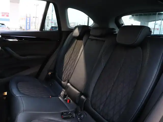 ＢＭＷ Ｘ１ xDrive 20i Xライン 宮城県 2016(平28)年 2.4万km 茶 純正ナビ【ＢＴ／ＣＤ／ＤＶＤ／ＡＵＸ】/ワンオーナー　/インテリジェントセーフティ　/バックカメラ　/パーキングアシスト/コーナーセンサー(前後)　/ルーフレール　/ハーフレザーシート　/ミラー一体型ＥＴＣ　/純正１８インチＡＷ　/ダウンヒルアシストコントロール/プッシュスタート/コンフォートアクセス/LIMスイッチ/MTモード付/純正フロアマット/オートライト/LEDヘッドライト/禁煙車/カラーコード：C29