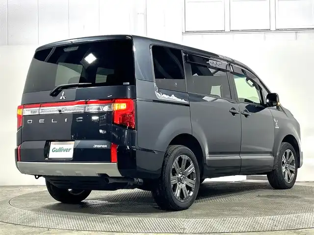 三菱 デリカＤ：５ ジャスパー 大阪府 2023(令5)年 1.1万km グラファイトグレーメタリック/ブラックマイカ 純正10incナビ(フルセグ/DVD再生/Bluetooth) 360カメラ 後席モニター ETC 両側パワースライドドア 衝突軽減 レーダークルコン パワーシート/ヒーター 電動リアゲート ドラレコ