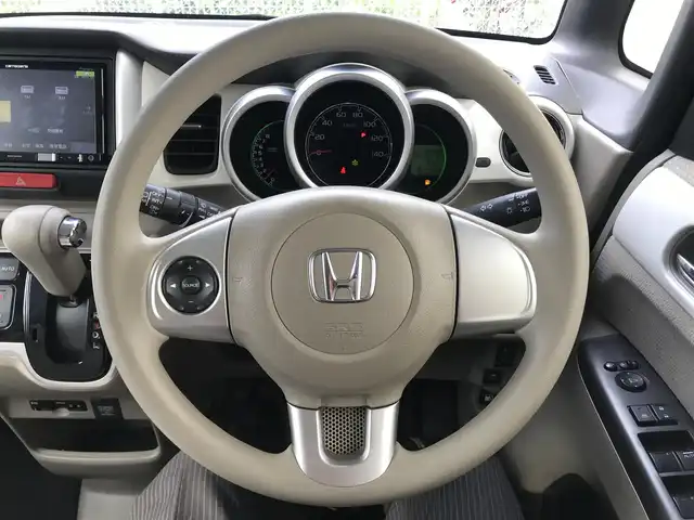 ホンダ Ｎ ＢＯＸ 2トーン G Lパッケージ 栃木県 2016(平28)年 6.8万km プレミアムアイボリーパール2トーン 株)IDOMが運営する【じしゃロン小山店】の自社ローン専用車両になります。こちらは現金またはオートローンご利用時の価格です。自社ローンご希望の方は別途その旨お申付け下さい//禁煙車/スマートキー/エンジンプッシュスタート/カーナビ/ワンセグTV/AM/FMラジオ/CD/DVD再生可能/ブルートゥース/バックカメラ/ETC/ドライブレコーダー/ステアリングリモコン/片側パワースライドドア/電動格納ドアミラー/新車時/保証書/取り扱い説明書