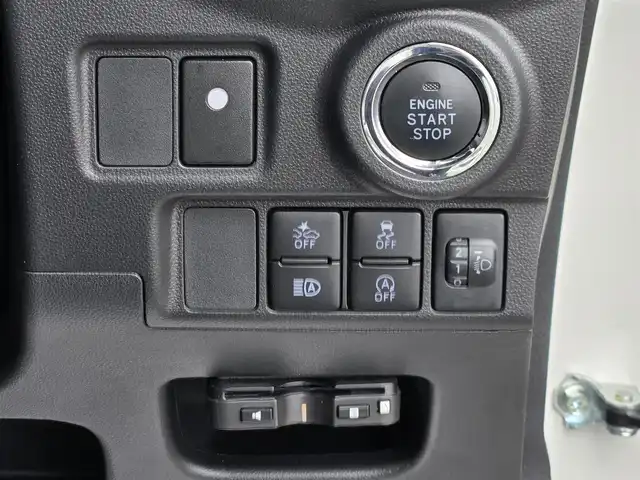 ダイハツ キャスト スポーツ SAⅢ 鹿児島県 2018(平30)年 1.8万km パールホワイトⅢ ターボ車　/ビルトインＥＴＣ　/Ｄ＋Ｎ席シートヒーター　/パドルシフト　/ＭＴモード付きＡＴ　/ＭＯＭＯ製革巻きステアリング　　/純正ＳＤナビ（ＮＳＺＰーＷ６８Ｄ）　/Ｂｌｕｅｔｏｏｔｈオーディオ　/スマートアシストIII/カーボン調ブラックルーフ/LEDヘッドライト/純正スポーティサスペンション/前方ドライブレコーダー/後方コーナーセンサー/純正アルミホイール(16インチ)/横滑り防止装置