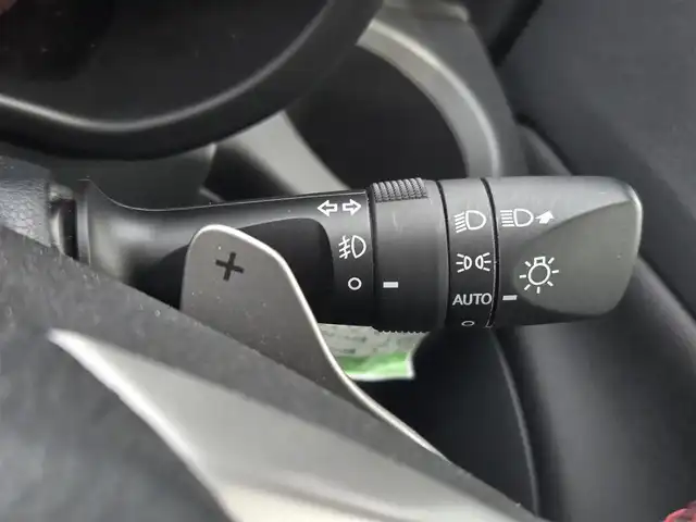 ダイハツ キャスト スポーツ SAⅢ 鹿児島県 2018(平30)年 1.8万km パールホワイトⅢ ターボ車　/ビルトインＥＴＣ　/Ｄ＋Ｎ席シートヒーター　/パドルシフト　/ＭＴモード付きＡＴ　/ＭＯＭＯ製革巻きステアリング　　/純正ＳＤナビ（ＮＳＺＰーＷ６８Ｄ）　/Ｂｌｕｅｔｏｏｔｈオーディオ　/スマートアシストIII/カーボン調ブラックルーフ/LEDヘッドライト/純正スポーティサスペンション/前方ドライブレコーダー/後方コーナーセンサー/純正アルミホイール(16インチ)/横滑り防止装置
