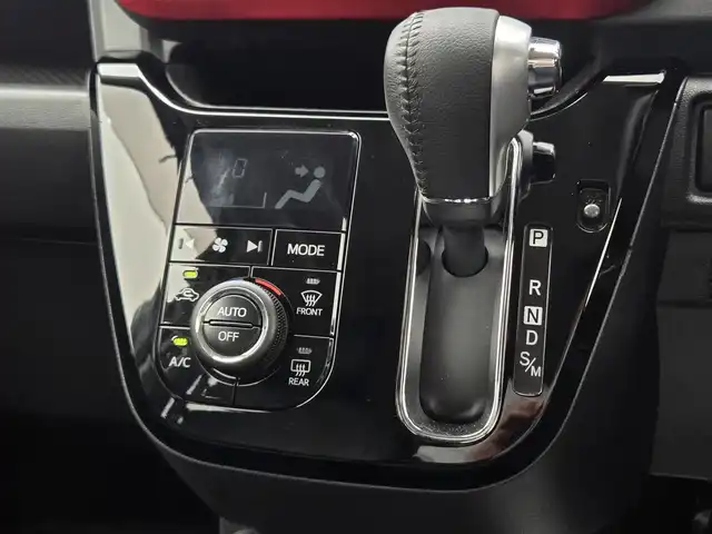 ダイハツ キャスト スポーツ SAⅢ 鹿児島県 2018(平30)年 1.8万km パールホワイトⅢ ターボ車　/ビルトインＥＴＣ　/Ｄ＋Ｎ席シートヒーター　/パドルシフト　/ＭＴモード付きＡＴ　/ＭＯＭＯ製革巻きステアリング　　/純正ＳＤナビ（ＮＳＺＰーＷ６８Ｄ）　/Ｂｌｕｅｔｏｏｔｈオーディオ　/スマートアシストIII/カーボン調ブラックルーフ/LEDヘッドライト/純正スポーティサスペンション/前方ドライブレコーダー/後方コーナーセンサー/純正アルミホイール(16インチ)/横滑り防止装置