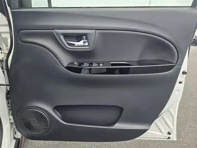 ダイハツ キャスト スポーツ SAⅢ 鹿児島県 2018(平30)年 1.8万km パールホワイトⅢ ターボ車　/ビルトインＥＴＣ　/Ｄ＋Ｎ席シートヒーター　/パドルシフト　/ＭＴモード付きＡＴ　/ＭＯＭＯ製革巻きステアリング　　/純正ＳＤナビ（ＮＳＺＰーＷ６８Ｄ）　/Ｂｌｕｅｔｏｏｔｈオーディオ　/スマートアシストIII/カーボン調ブラックルーフ/LEDヘッドライト/純正スポーティサスペンション/前方ドライブレコーダー/後方コーナーセンサー/純正アルミホイール(16インチ)/横滑り防止装置