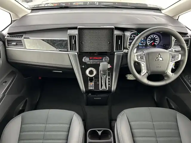 三菱 デリカＤ：５ シャモニー 愛知県 2025(令7)年 0.1千km 黒Ⅱ 登録済未使用車/４WD/ターボ/全方位カメラ/AC100V電源/三菱e-assist/・衝突軽減ブレーキ/・レーンキープアシスト/・オートマチックハイビーム/・レーダークルーズコントロール/・誤発進抑制機能/ブラインドスポットモニター/パワーシート/シートヒーター/ステアリングヒーター/パワーバックドア/パドルシフト/両側パワースライドドア/センターデフロック/アイドリングストップ/純正アルミホイール/スマートキー/スペアキー有/プッシュスタート/LEDヘッドライト/フロントフォグランプ/電子パーキングブレーキ/オートホールド/電動格納ミラー/ステアリングスイッチ/横滑り防止装置