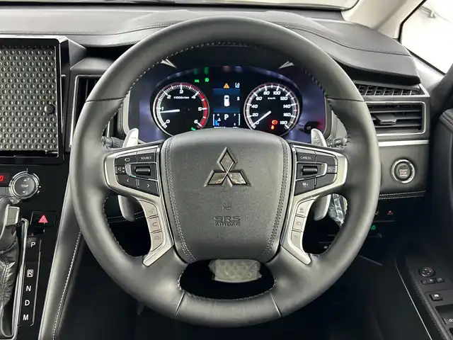 三菱 デリカＤ：５ シャモニー 愛知県 2025(令7)年 0.1千km 黒Ⅱ 登録済未使用車/４WD/ターボ/全方位カメラ/AC100V電源/三菱e-assist/・衝突軽減ブレーキ/・レーンキープアシスト/・オートマチックハイビーム/・レーダークルーズコントロール/・誤発進抑制機能/ブラインドスポットモニター/パワーシート/シートヒーター/ステアリングヒーター/パワーバックドア/パドルシフト/両側パワースライドドア/センターデフロック/アイドリングストップ/純正アルミホイール/スマートキー/スペアキー有/プッシュスタート/LEDヘッドライト/フロントフォグランプ/電子パーキングブレーキ/オートホールド/電動格納ミラー/ステアリングスイッチ/横滑り防止装置