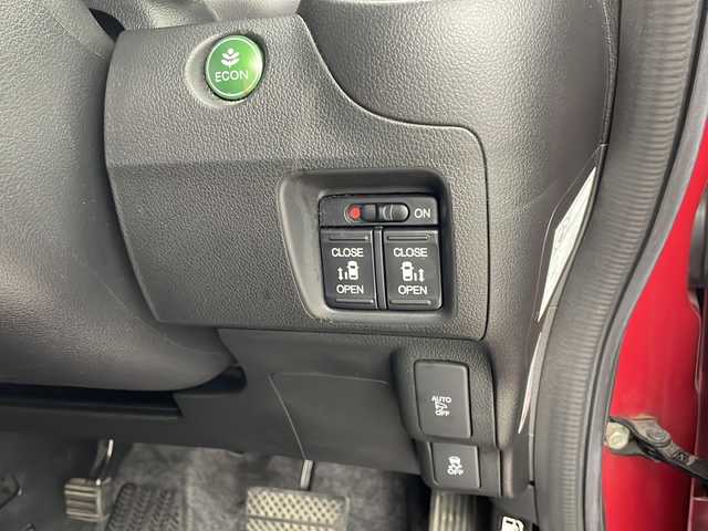 ホンダ Ｎ ＢＯＸ カスタム G ターボ Lパッケージ 千葉県 2017(平29)年 3.3万km 赤／黒 両側パワースライドドア/純正SDナビ/・型式：VXM-175VFi/・CD/DVD/Bluetooth/フルセグTV/AM/FM/バックカメラ/クルーズコントロール/HIDオートヘッドライト/LEDフォグランプ/ハーフレザーシート/ビルトインETC/純正15インチアルミホイール/純正フロアマット/パドルシフト/ロールサンシェード/オートエアコン/ステアリングスイッチ/スマートキー/スペアキー1本/禁煙車