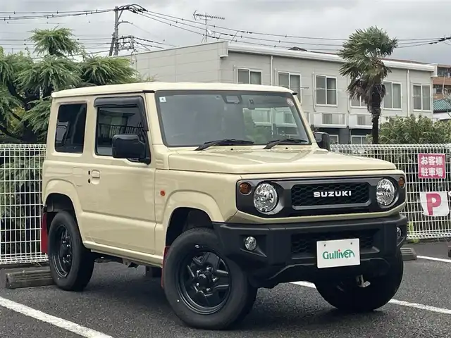 スズキ ジムニー XL 静岡県 2024(令6)年 0.9万km シフォンアイボリーM ~5速MT＆ターボ~/ユーザー買取車両/ワンオーナー/ディスプレイオーディオ/ドライブレコーダー/ETC/衝突被害軽減システム/車線逸脱警報/アイドリングストップ/バックカメラ/スマートキー/プッシュスタート/新車時保証書/取扱説明書/スペアキー×1