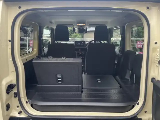 スズキ ジムニー XL 静岡県 2024(令6)年 0.9万km シフォンアイボリーM ~5速MT＆ターボ~/ユーザー買取車両/ワンオーナー/ディスプレイオーディオ/ドライブレコーダー/ETC/衝突被害軽減システム/車線逸脱警報/アイドリングストップ/バックカメラ/スマートキー/プッシュスタート/新車時保証書/取扱説明書/スペアキー×1
