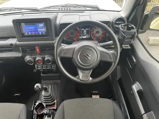 スズキ ジムニー XL 静岡県 2024(令6)年 0.9万km シフォンアイボリーM ~5速MT＆ターボ~/ユーザー買取車両/ワンオーナー/ディスプレイオーディオ/ドライブレコーダー/ETC/衝突被害軽減システム/車線逸脱警報/アイドリングストップ/バックカメラ/スマートキー/プッシュスタート/新車時保証書/取扱説明書/スペアキー×1