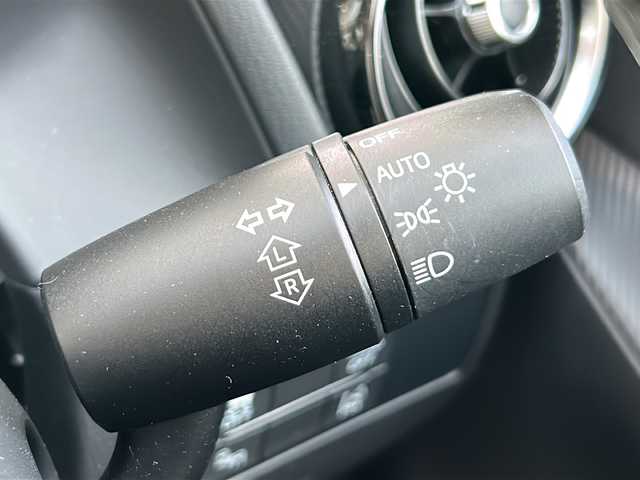 マツダ デミオ 13S ツーリング 大分県 2016(平28)年 3.5万km ディープクリスタルブルーマイカ 登録時走行距離34678km/ワンオーナー/純正マツダコネクトナビ（ナビSD有）/バックカメラ/OP　CD/DVD/フルセグTV機能/OP　セーフティパッケージ/ブラインドスポット/リアクロストラフィックアラート/ハイビームコントロールシステム/車線逸脱警報システム/アクティブドライビングディスプレイ/ETC/前席シートヒーター/シグネチャーランプ付LEDヘッドランプ/オートライト/スマートキー/プッシュスタート/純正フロアマット/ドアバイザー/保証書/取説/スペアキー1本