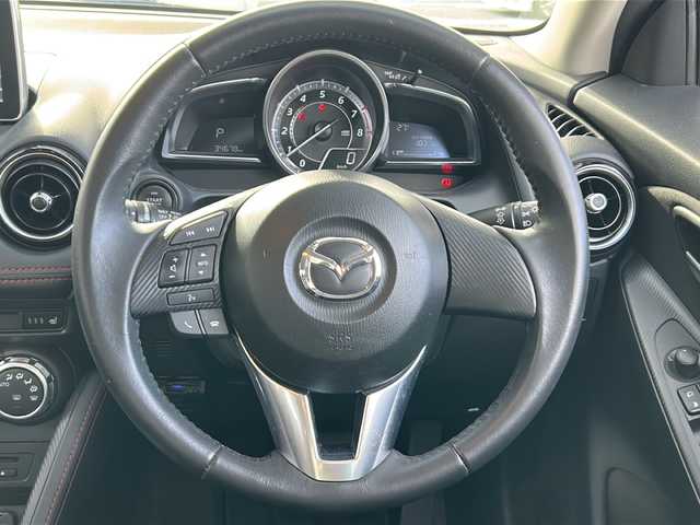 マツダ デミオ 13S ツーリング 大分県 2016(平28)年 3.5万km ディープクリスタルブルーマイカ 登録時走行距離34678km/ワンオーナー/純正マツダコネクトナビ（ナビSD有）/バックカメラ/OP　CD/DVD/フルセグTV機能/OP　セーフティパッケージ/ブラインドスポット/リアクロストラフィックアラート/ハイビームコントロールシステム/車線逸脱警報システム/アクティブドライビングディスプレイ/ETC/前席シートヒーター/シグネチャーランプ付LEDヘッドランプ/オートライト/スマートキー/プッシュスタート/純正フロアマット/ドアバイザー/保証書/取説/スペアキー1本