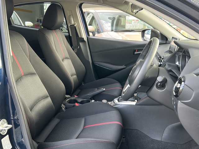 マツダ デミオ 13S ツーリング 大分県 2016(平28)年 3.5万km ディープクリスタルブルーマイカ 登録時走行距離34678km/ワンオーナー/純正マツダコネクトナビ（ナビSD有）/バックカメラ/OP　CD/DVD/フルセグTV機能/OP　セーフティパッケージ/ブラインドスポット/リアクロストラフィックアラート/ハイビームコントロールシステム/車線逸脱警報システム/アクティブドライビングディスプレイ/ETC/前席シートヒーター/シグネチャーランプ付LEDヘッドランプ/オートライト/スマートキー/プッシュスタート/純正フロアマット/ドアバイザー/保証書/取説/スペアキー1本