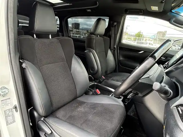 トヨタ アルファード S タイプゴールド 福岡県 2021(令3)年 5.7万km ホワイトパールクリスタルシャイン 純正9型ナビ(フルセグTV/CD/DVD/BT)バックモニター純正フリップダウンモニターWサンルーフ三眼LEDヘッドライトシーケンシャルウィンカーモデリスタエアロトヨタセーフティーセンス前後ドラレコETC2.0電動リアゲート両側パワスラコーナーセンサーレーダークルコンデジタルインナーミラーBSMオットマンUSBポート純正アルミホイール18インチ純正フロアマットスマートキープッシュスタート