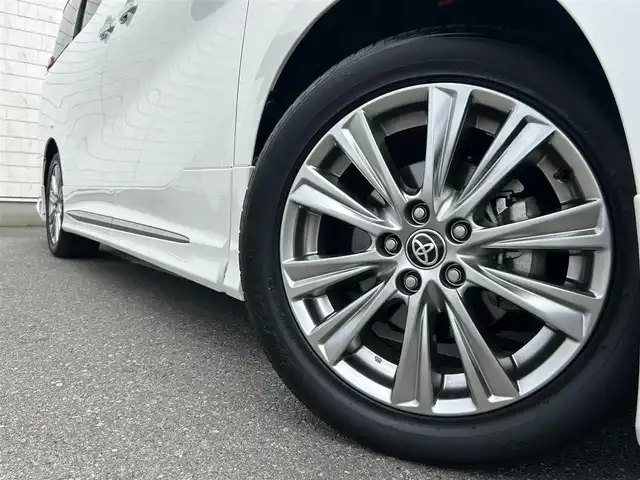 トヨタ アルファード S タイプゴールド 福岡県 2021(令3)年 5.7万km ホワイトパールクリスタルシャイン 純正9型ナビ(フルセグTV/CD/DVD/BT)バックモニター純正フリップダウンモニターWサンルーフ三眼LEDヘッドライトシーケンシャルウィンカーモデリスタエアロトヨタセーフティーセンス前後ドラレコETC2.0電動リアゲート両側パワスラコーナーセンサーレーダークルコンデジタルインナーミラーBSMオットマンUSBポート純正アルミホイール18インチ純正フロアマットスマートキープッシュスタート