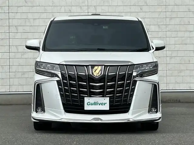 トヨタ アルファード S タイプゴールド 福岡県 2021(令3)年 5.7万km ホワイトパールクリスタルシャイン 純正9型ナビ(フルセグTV/CD/DVD/BT)バックモニター純正フリップダウンモニターWサンルーフ三眼LEDヘッドライトシーケンシャルウィンカーモデリスタエアロトヨタセーフティーセンス前後ドラレコETC2.0電動リアゲート両側パワスラコーナーセンサーレーダークルコンデジタルインナーミラーBSMオットマンUSBポート純正アルミホイール18インチ純正フロアマットスマートキープッシュスタート