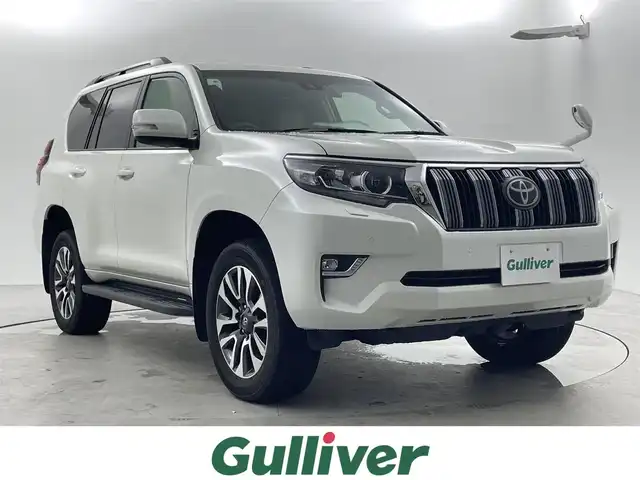 トヨタ ランドクルーザー プラド TX Lパッケージ 福井県 2023(令5)年 3万km ホワイトパールクリスタルシャイン ４WD/寒冷地仕様/サンルーフ/社外９インチナビ【AVIC-RQ720】/CD/DVD/フルセグTV/Bluetooth/AUX/AM/FM/バックカメラ /Toyota Safety Sense/・プリクラッシュセーフティ/・レーンディパーチャーアラート/・オートマチックハイビーム/・レーダークルーズコントロール/トラクションコントロール/ヒルスタートアシストコントロール/電動センターデフロック/LEDヘッドランプ/LEDクリアランスランプ/ヘッドランプクリーナー/防眩インナーミラー/クリアランスソナー /ETC/革シート/パワーシート/シートヒーター/ベンチレーション/ワイパーデアイサー/革巻きステアリング/ステアリングリモコン/ステアリングチルド機構/本革巻きシフトノブ/パーキングブレーキレバー/ブラックルーフレール【オプション】/純正１９インチアルミホイール/スペアタイヤ