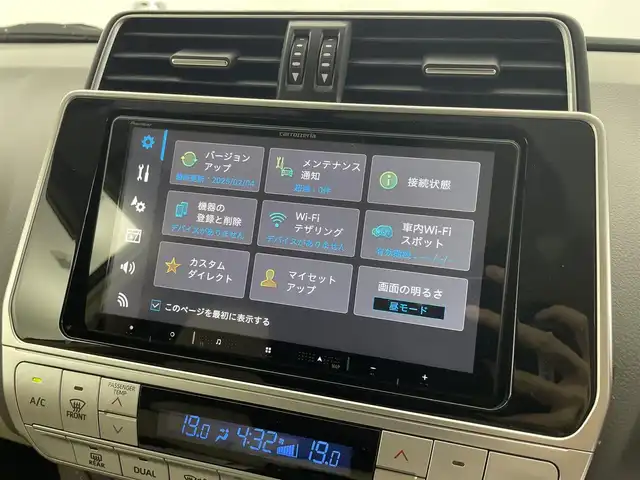 トヨタ ランドクルーザー プラド TX Lパッケージ 福井県 2023(令5)年 3万km ホワイトパールクリスタルシャイン ４WD/寒冷地仕様/サンルーフ/社外９インチナビ【AVIC-RQ720】/CD/DVD/フルセグTV/Bluetooth/AUX/AM/FM/バックカメラ /Toyota Safety Sense/・プリクラッシュセーフティ/・レーンディパーチャーアラート/・オートマチックハイビーム/・レーダークルーズコントロール/トラクションコントロール/ヒルスタートアシストコントロール/電動センターデフロック/LEDヘッドランプ/LEDクリアランスランプ/ヘッドランプクリーナー/防眩インナーミラー/クリアランスソナー /ETC/革シート/パワーシート/シートヒーター/ベンチレーション/ワイパーデアイサー/革巻きステアリング/ステアリングリモコン/ステアリングチルド機構/本革巻きシフトノブ/パーキングブレーキレバー/ブラックルーフレール【オプション】/純正１９インチアルミホイール/スペアタイヤ