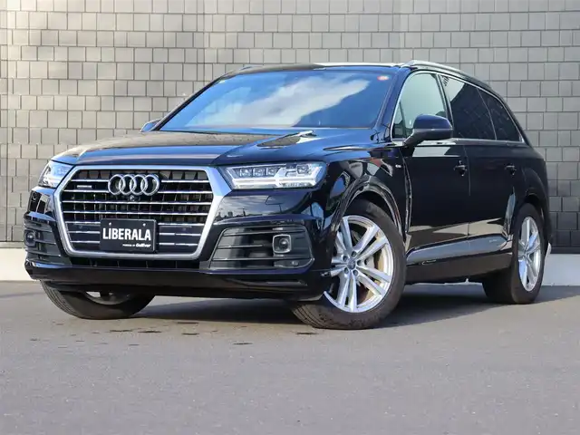 アウディ Ｑ７ 3.0TFSI クワトロ Sライン PKG 宮城県 2017(平29)年 5.8万km 黒 Sラインパッケージ/純正ナビ【ＢＴ／ＣＤ／ＤＶＤ／フルセグＴＶ】/エアサス　/パノラマサンルーフ　/Audiアクティブレーンアシスト/Audiサイドアシスト/Audiプレセンス/パーキングエイド/エフィシェンシアシスト/マトリクスLEDヘッドライト/全方位カメラ　/ＡＬＰＩＮＥ後席モニター　/シートヒーター(前席/セカンドシート）　/前後ドライブレコーダー　/レザーシート　/アンビエントライト　/アダプティブクルーズコントロール/ダウンヒルアシストコントロール/バーチャルコックピット/前席メモリー付きパワーシート/電動格納サードシート/パワーバックドア/ルーフレール/オートマチックハイビーム/前後コーナーセンサー/純正20インチAW/ETC2.0