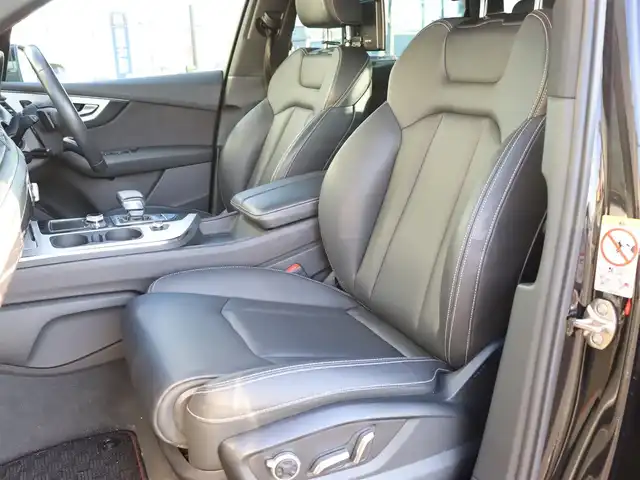 アウディ Ｑ７ 3.0TFSI クワトロ Sライン PKG 宮城県 2017(平29)年 5.8万km 黒 Sラインパッケージ/純正ナビ【ＢＴ／ＣＤ／ＤＶＤ／フルセグＴＶ】/エアサス　/パノラマサンルーフ　/Audiアクティブレーンアシスト/Audiサイドアシスト/Audiプレセンス/パーキングエイド/エフィシェンシアシスト/マトリクスLEDヘッドライト/全方位カメラ　/ＡＬＰＩＮＥ後席モニター　/シートヒーター(前席/セカンドシート）　/前後ドライブレコーダー　/レザーシート　/アンビエントライト　/アダプティブクルーズコントロール/ダウンヒルアシストコントロール/バーチャルコックピット/前席メモリー付きパワーシート/電動格納サードシート/パワーバックドア/ルーフレール/オートマチックハイビーム/前後コーナーセンサー/純正20インチAW/ETC2.0