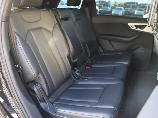 アウディ Ｑ７ 3.0TFSI クワトロ Sライン PKG 宮城県 2017(平29)年 5.8万km 黒 Sラインパッケージ/純正ナビ【ＢＴ／ＣＤ／ＤＶＤ／フルセグＴＶ】/エアサス　/パノラマサンルーフ　/Audiアクティブレーンアシスト/Audiサイドアシスト/Audiプレセンス/パーキングエイド/エフィシェンシアシスト/マトリクスLEDヘッドライト/全方位カメラ　/ＡＬＰＩＮＥ後席モニター　/シートヒーター(前席/セカンドシート）　/前後ドライブレコーダー　/レザーシート　/アンビエントライト　/アダプティブクルーズコントロール/ダウンヒルアシストコントロール/バーチャルコックピット/前席メモリー付きパワーシート/電動格納サードシート/パワーバックドア/ルーフレール/オートマチックハイビーム/前後コーナーセンサー/純正20インチAW/ETC2.0