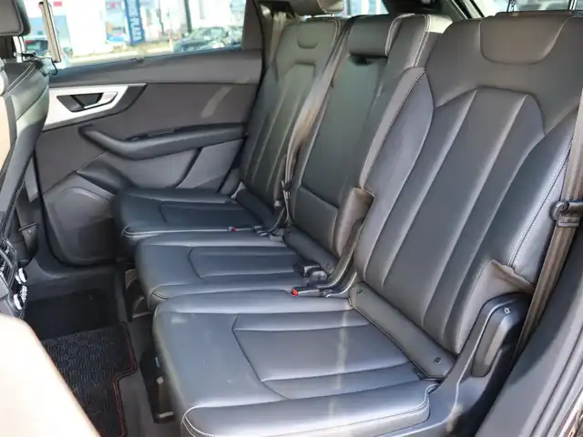アウディ Ｑ７ 3.0TFSI クワトロ Sライン PKG 宮城県 2017(平29)年 5.8万km 黒 Sラインパッケージ/純正ナビ【ＢＴ／ＣＤ／ＤＶＤ／フルセグＴＶ】/エアサス　/パノラマサンルーフ　/Audiアクティブレーンアシスト/Audiサイドアシスト/Audiプレセンス/パーキングエイド/エフィシェンシアシスト/マトリクスLEDヘッドライト/全方位カメラ　/ＡＬＰＩＮＥ後席モニター　/シートヒーター(前席/セカンドシート）　/前後ドライブレコーダー　/レザーシート　/アンビエントライト　/アダプティブクルーズコントロール/ダウンヒルアシストコントロール/バーチャルコックピット/前席メモリー付きパワーシート/電動格納サードシート/パワーバックドア/ルーフレール/オートマチックハイビーム/前後コーナーセンサー/純正20インチAW/ETC2.0
