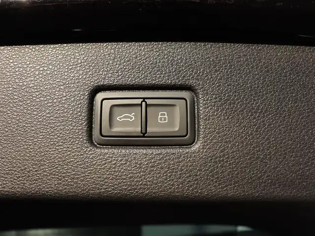 アウディ Ｑ７ 3.0TFSI クワトロ Sライン PKG 宮城県 2017(平29)年 5.8万km 黒 Sラインパッケージ/純正ナビ【ＢＴ／ＣＤ／ＤＶＤ／フルセグＴＶ】/エアサス　/パノラマサンルーフ　/Audiアクティブレーンアシスト/Audiサイドアシスト/Audiプレセンス/パーキングエイド/エフィシェンシアシスト/マトリクスLEDヘッドライト/全方位カメラ　/ＡＬＰＩＮＥ後席モニター　/シートヒーター(前席/セカンドシート）　/前後ドライブレコーダー　/レザーシート　/アンビエントライト　/アダプティブクルーズコントロール/ダウンヒルアシストコントロール/バーチャルコックピット/前席メモリー付きパワーシート/電動格納サードシート/パワーバックドア/ルーフレール/オートマチックハイビーム/前後コーナーセンサー/純正20インチAW/ETC2.0