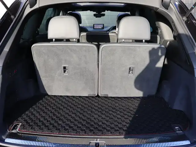 アウディ Ｑ７ 3.0TFSI クワトロ Sライン PKG 宮城県 2017(平29)年 5.8万km 黒 Sラインパッケージ/純正ナビ【ＢＴ／ＣＤ／ＤＶＤ／フルセグＴＶ】/エアサス　/パノラマサンルーフ　/Audiアクティブレーンアシスト/Audiサイドアシスト/Audiプレセンス/パーキングエイド/エフィシェンシアシスト/マトリクスLEDヘッドライト/全方位カメラ　/ＡＬＰＩＮＥ後席モニター　/シートヒーター(前席/セカンドシート）　/前後ドライブレコーダー　/レザーシート　/アンビエントライト　/アダプティブクルーズコントロール/ダウンヒルアシストコントロール/バーチャルコックピット/前席メモリー付きパワーシート/電動格納サードシート/パワーバックドア/ルーフレール/オートマチックハイビーム/前後コーナーセンサー/純正20インチAW/ETC2.0