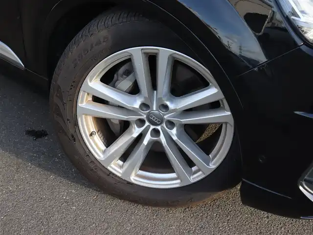 アウディ Ｑ７ 3.0TFSI クワトロ Sライン PKG 宮城県 2017(平29)年 5.8万km 黒 Sラインパッケージ/純正ナビ【ＢＴ／ＣＤ／ＤＶＤ／フルセグＴＶ】/エアサス　/パノラマサンルーフ　/Audiアクティブレーンアシスト/Audiサイドアシスト/Audiプレセンス/パーキングエイド/エフィシェンシアシスト/マトリクスLEDヘッドライト/全方位カメラ　/ＡＬＰＩＮＥ後席モニター　/シートヒーター(前席/セカンドシート）　/前後ドライブレコーダー　/レザーシート　/アンビエントライト　/アダプティブクルーズコントロール/ダウンヒルアシストコントロール/バーチャルコックピット/前席メモリー付きパワーシート/電動格納サードシート/パワーバックドア/ルーフレール/オートマチックハイビーム/前後コーナーセンサー/純正20インチAW/ETC2.0