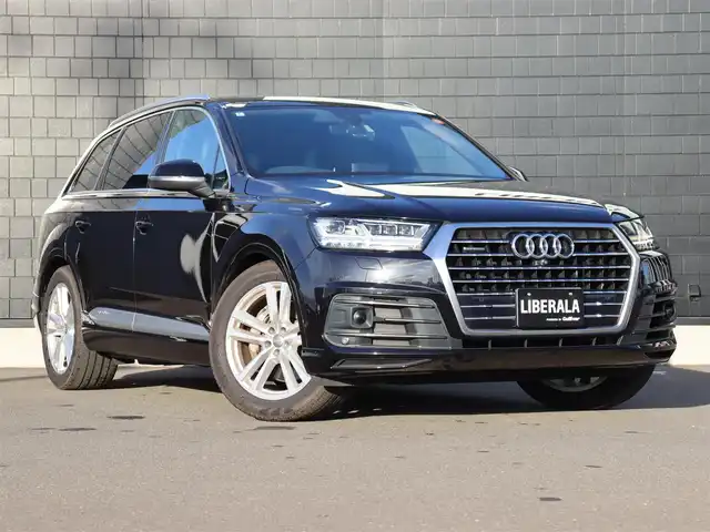 アウディ Ｑ７ 3.0TFSI クワトロ Sライン PKG 宮城県 2017(平29)年 5.8万km 黒 Sラインパッケージ/純正ナビ【ＢＴ／ＣＤ／ＤＶＤ／フルセグＴＶ】/エアサス　/パノラマサンルーフ　/Audiアクティブレーンアシスト/Audiサイドアシスト/Audiプレセンス/パーキングエイド/エフィシェンシアシスト/マトリクスLEDヘッドライト/全方位カメラ　/ＡＬＰＩＮＥ後席モニター　/シートヒーター(前席/セカンドシート）　/前後ドライブレコーダー　/レザーシート　/アンビエントライト　/アダプティブクルーズコントロール/ダウンヒルアシストコントロール/バーチャルコックピット/前席メモリー付きパワーシート/電動格納サードシート/パワーバックドア/ルーフレール/オートマチックハイビーム/前後コーナーセンサー/純正20インチAW/ETC2.0