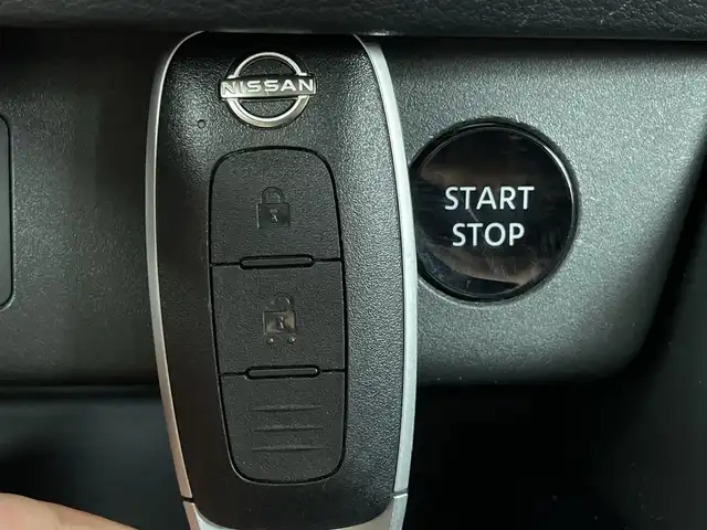 日産 エクストレイル S e－4ORCE 群馬県 2023(令5)年 1.7万km ダイヤモンドブラック 純正９インチナビ　フルセグ　バックカメラ　革巻きステアリング　ステアリングスイッチ　前席シートヒーター　ステアリングヒーター　レーダークルーズコントロール　ＬＥＤオートライト　ＡＣ１００Ｖ電源　ＥＴＣ