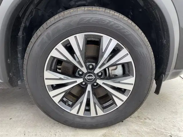 日産 エクストレイル S e－4ORCE 群馬県 2023(令5)年 1.7万km ダイヤモンドブラック 純正９インチナビ　フルセグ　バックカメラ　革巻きステアリング　ステアリングスイッチ　前席シートヒーター　ステアリングヒーター　レーダークルーズコントロール　ＬＥＤオートライト　ＡＣ１００Ｖ電源　ＥＴＣ