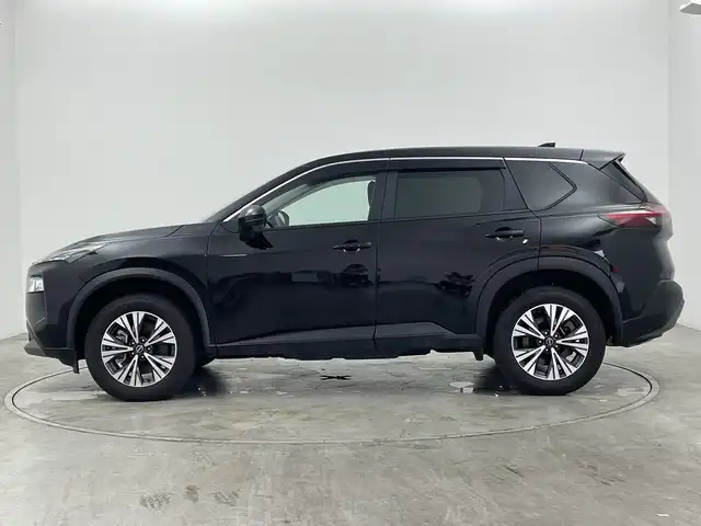 日産 エクストレイル S e－4ORCE 群馬県 2023(令5)年 1.7万km ダイヤモンドブラック 純正９インチナビ　フルセグ　バックカメラ　革巻きステアリング　ステアリングスイッチ　前席シートヒーター　ステアリングヒーター　レーダークルーズコントロール　ＬＥＤオートライト　ＡＣ１００Ｖ電源　ＥＴＣ
