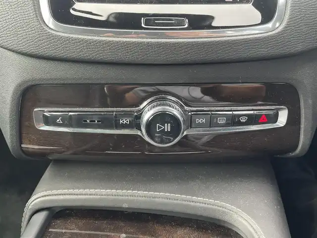 ボルボ ＸＣ９０ T6 AWD インスクリプション 千葉県 2017(平29)年 4.8万km クリスタルホワイトP パノラマルーフ/ブラインドスポットインフォメーションシステム/レーンキーピングエイド/衝突回避・被害軽減ブレーキ/パーキングアシスト/アダプティブクルーズコントロール/９インチタッチスクリーンセンターディスプレイ/・ＵＳＢ/・Ｂｌｕｅｔｏｏｔｈ/・フルセグTV/360°ビューカメラ/全席シートヒーター/前席ベンチレーション/前席パワーシート/前席シートメモリー/ステリングヒーター/電動リアゲート/ETC/LEDオートライト/LEDフォグランプ