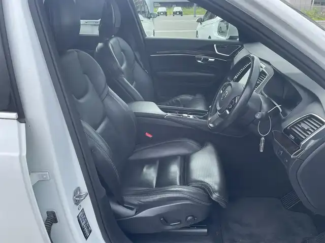 ボルボ ＸＣ９０ T6 AWD インスクリプション 千葉県 2017(平29)年 4.8万km クリスタルホワイトP パノラマルーフ/ブラインドスポットインフォメーションシステム/レーンキーピングエイド/衝突回避・被害軽減ブレーキ/パーキングアシスト/アダプティブクルーズコントロール/９インチタッチスクリーンセンターディスプレイ/・ＵＳＢ/・Ｂｌｕｅｔｏｏｔｈ/・フルセグTV/360°ビューカメラ/全席シートヒーター/前席ベンチレーション/前席パワーシート/前席シートメモリー/ステリングヒーター/電動リアゲート/ETC/LEDオートライト/LEDフォグランプ