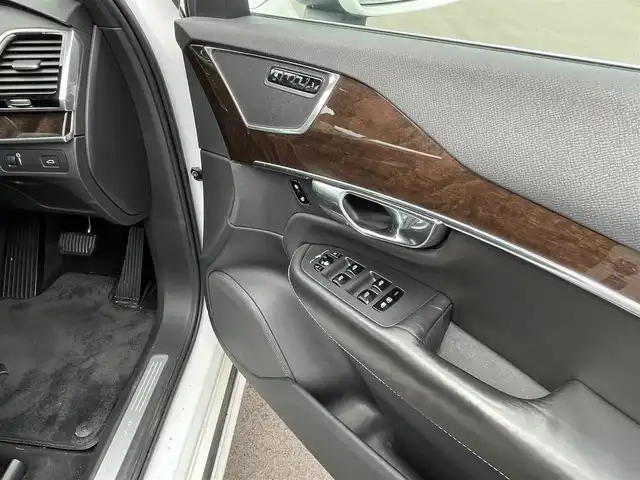 ボルボ ＸＣ９０ T6 AWD インスクリプション 千葉県 2017(平29)年 4.8万km クリスタルホワイトP パノラマルーフ/ブラインドスポットインフォメーションシステム/レーンキーピングエイド/衝突回避・被害軽減ブレーキ/パーキングアシスト/アダプティブクルーズコントロール/９インチタッチスクリーンセンターディスプレイ/・ＵＳＢ/・Ｂｌｕｅｔｏｏｔｈ/・フルセグTV/360°ビューカメラ/全席シートヒーター/前席ベンチレーション/前席パワーシート/前席シートメモリー/ステリングヒーター/電動リアゲート/ETC/LEDオートライト/LEDフォグランプ