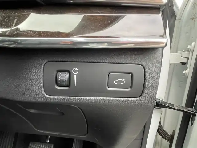 ボルボ ＸＣ９０ T6 AWD インスクリプション 千葉県 2017(平29)年 4.8万km クリスタルホワイトP パノラマルーフ/ブラインドスポットインフォメーションシステム/レーンキーピングエイド/衝突回避・被害軽減ブレーキ/パーキングアシスト/アダプティブクルーズコントロール/９インチタッチスクリーンセンターディスプレイ/・ＵＳＢ/・Ｂｌｕｅｔｏｏｔｈ/・フルセグTV/360°ビューカメラ/全席シートヒーター/前席ベンチレーション/前席パワーシート/前席シートメモリー/ステリングヒーター/電動リアゲート/ETC/LEDオートライト/LEDフォグランプ