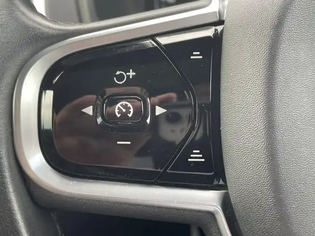 ボルボ ＸＣ９０ T6 AWD インスクリプション 千葉県 2017(平29)年 4.8万km クリスタルホワイトP パノラマルーフ/ブラインドスポットインフォメーションシステム/レーンキーピングエイド/衝突回避・被害軽減ブレーキ/パーキングアシスト/アダプティブクルーズコントロール/９インチタッチスクリーンセンターディスプレイ/・ＵＳＢ/・Ｂｌｕｅｔｏｏｔｈ/・フルセグTV/360°ビューカメラ/全席シートヒーター/前席ベンチレーション/前席パワーシート/前席シートメモリー/ステリングヒーター/電動リアゲート/ETC/LEDオートライト/LEDフォグランプ