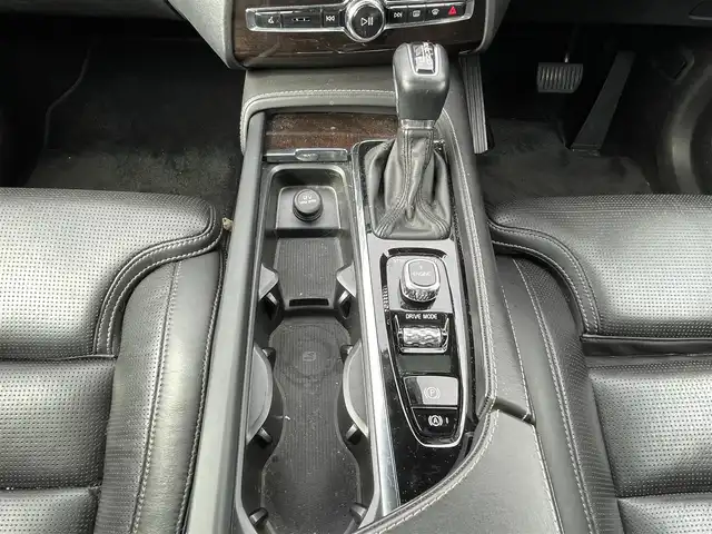 ボルボ ＸＣ９０ T6 AWD インスクリプション 千葉県 2017(平29)年 4.8万km クリスタルホワイトP パノラマルーフ/ブラインドスポットインフォメーションシステム/レーンキーピングエイド/衝突回避・被害軽減ブレーキ/パーキングアシスト/アダプティブクルーズコントロール/９インチタッチスクリーンセンターディスプレイ/・ＵＳＢ/・Ｂｌｕｅｔｏｏｔｈ/・フルセグTV/360°ビューカメラ/全席シートヒーター/前席ベンチレーション/前席パワーシート/前席シートメモリー/ステリングヒーター/電動リアゲート/ETC/LEDオートライト/LEDフォグランプ